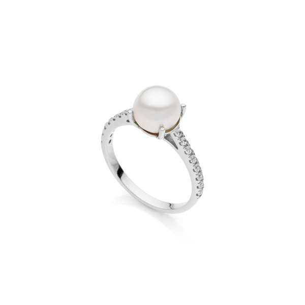 Silver ring with pearl